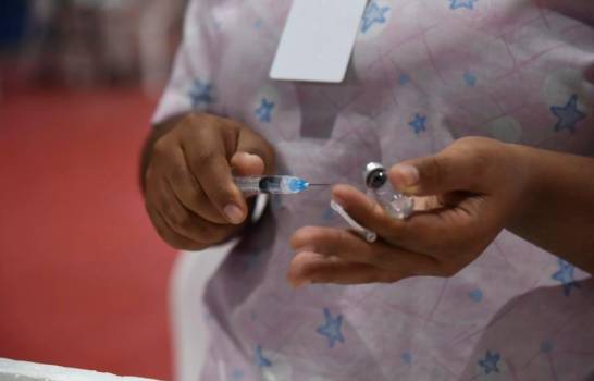 Ministro de Salud asegura segunda dosis de vacuna Astrazeneca está garantizada