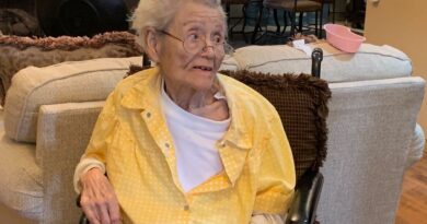 Mujer de El Paso de 103 años recibe la vacuna COVID-19