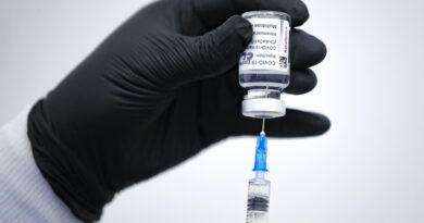 Hong Kong suspende compra de vacuna AstraZeneca en medio de temores de efectos secundarios graves