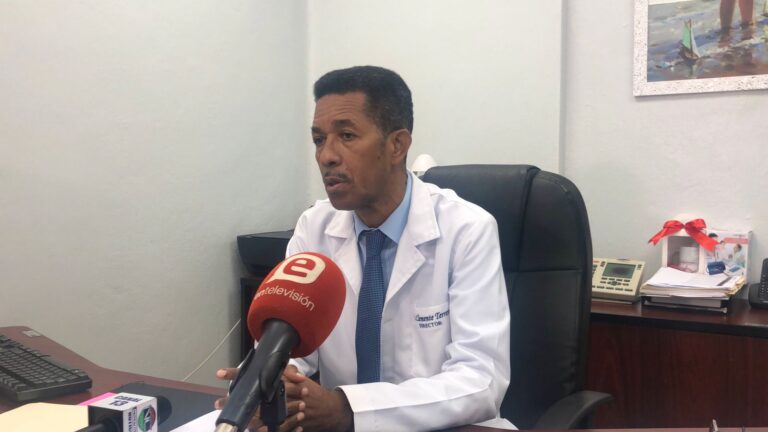 Infectólogo dice quienes han rebasado el Covid pueden colocarse una sola dosis