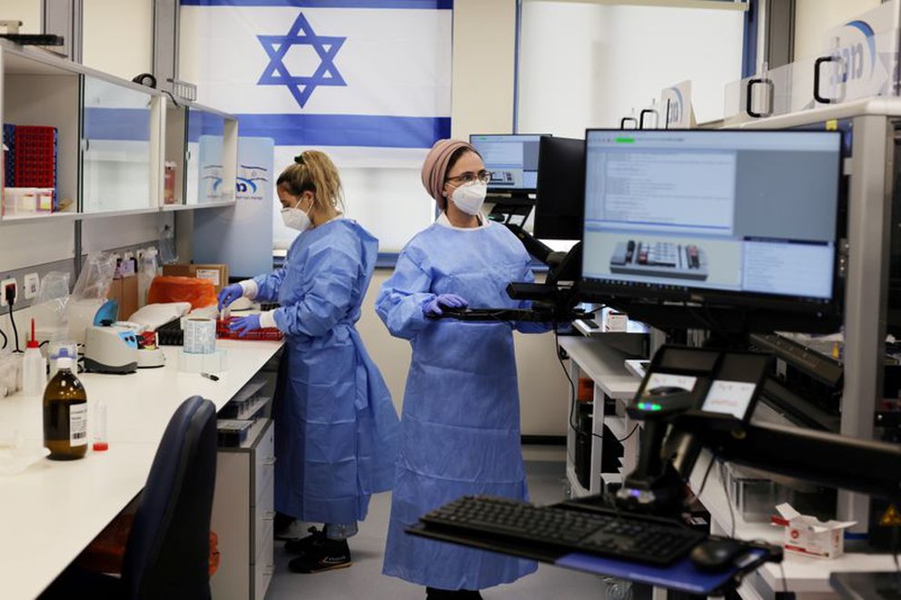 Israel registra menos de mil casos activos por COVID-19 en todo el país