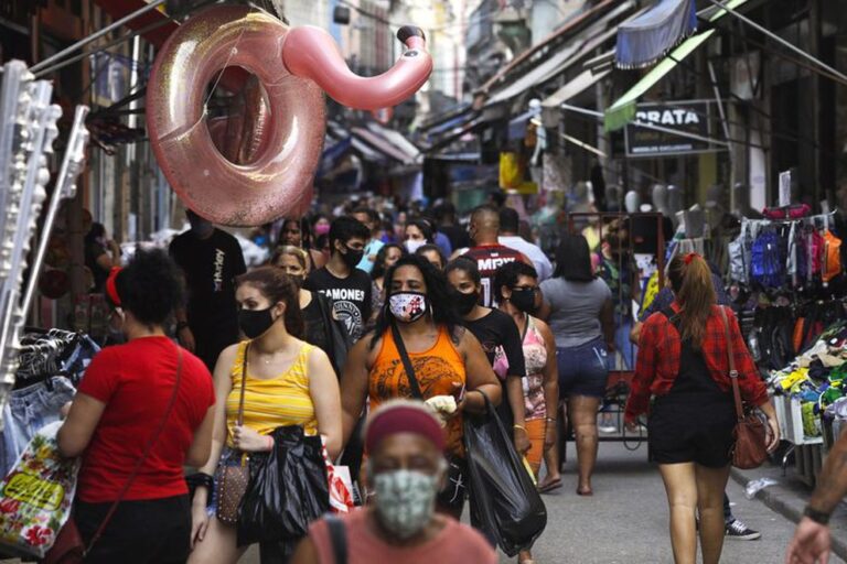 Brasil registró el menor promedio diario de muertes por COVID-19 en casi dos meses