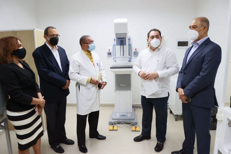 SNS entrega equipos valorados en RD$14.6 millones en dos hospitales
