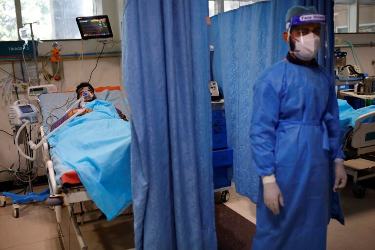India superó por primera vez la barrera de las 4.000 muertes diarias por coronavirus