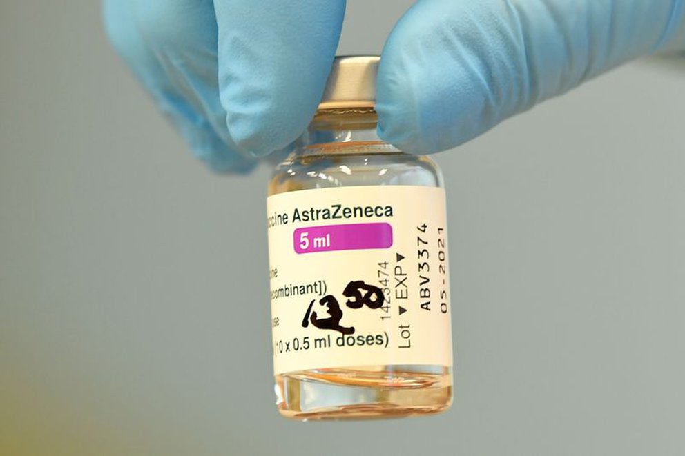 Reino Unido priorizará otras vacunas sobre la de AstraZeneca para menores de 40 años