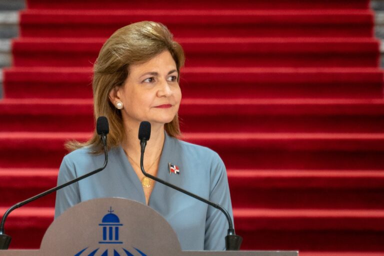 Vicepresidenta y Ministro de Salud Pública anuncian ampliación de VacúnateRD