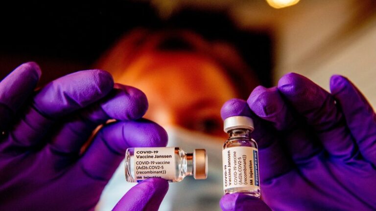 Coágulos de sangre: vacuna Johnson and Johnson restringida. La vacuna solo debe usarse en ancianos