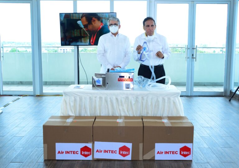 INTEC dona cuatro ventiladores mecánicos a la Clínica Cruz Jiminián