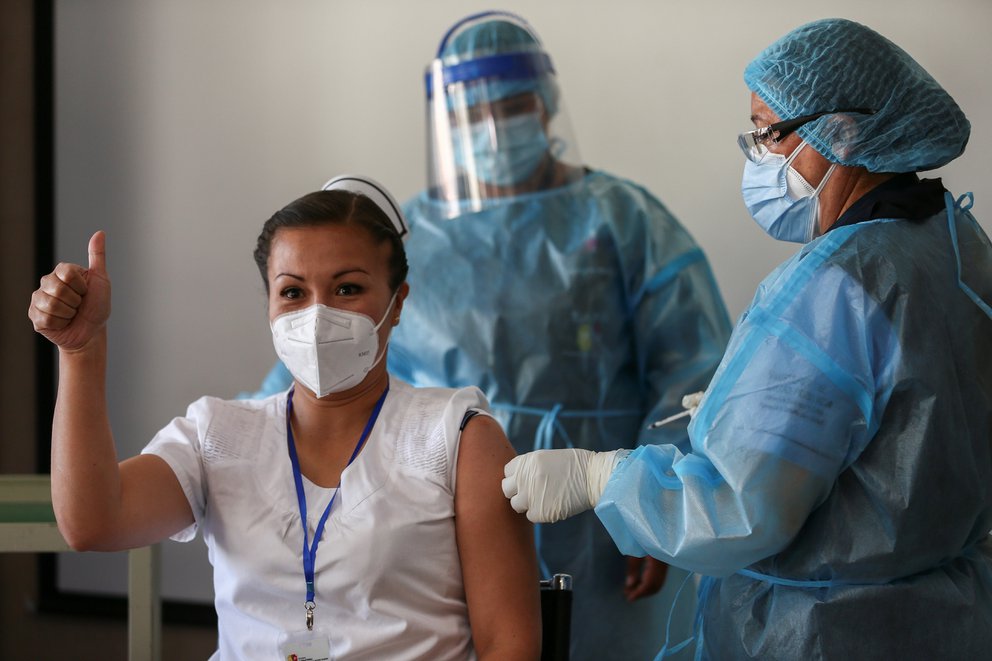 Comenzó el plan de Lasso para vacunar a 9 millones de ecuatorianos en 100 días: cómo serán las 4 fases