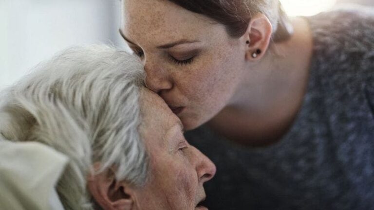 ¿Por qué pacientes gravemente enfermos mejoran justo antes de morir?