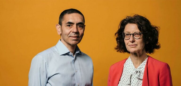 Ugur Sahin y Özlem Türeci, creadores de la vacuna de Pfizer y BioNTech: “El coronavirus está aquí para quedarse y se volverá más resistente”