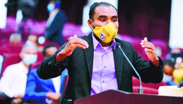 Solicitan las ARS reembolsen dinero de medicina no usada