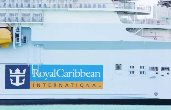 Pasajeros de barco de Royal Caribbean dan positivo en COVID