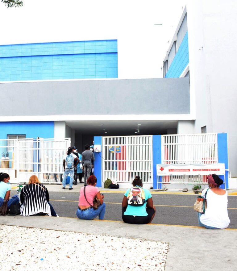 Rebrote de covid-19 mantiene tendencia a la baja en el DN
