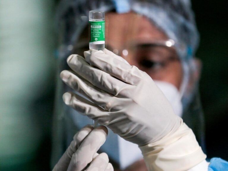 Dos dosis de la vacuna protegen contra variante delta, según