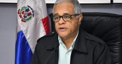 Ex ministro pide mantener medidas sanitarias contra covid