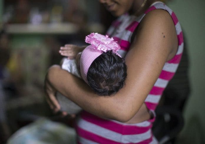 República Dominicana compite con África en embarazos en menores