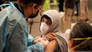 Mientras aumenta el número de contagios y muertes por COVID 19 en EEUU, los no vacunados son los que menos miedo tienen a la variante Delta