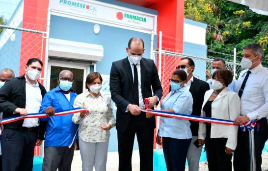 Inauguran dos farmacias del pueblo en El Limonal y El Carretón, provincia Peravia