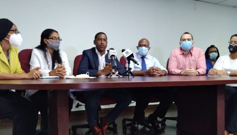 Médicos suspenderán servicios por precariedades en centro de salud