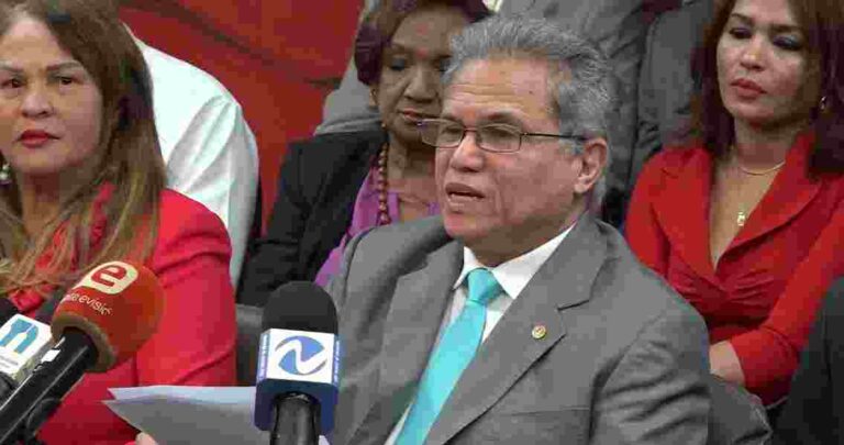 Colegio Médico propone vacunar niños de 5 años de edad en adelante contra el Covid-19