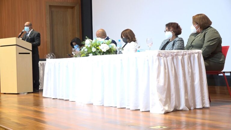 Hospital Francisco Moscoso Puello realiza jornada científica con motivo de 62 aniversario