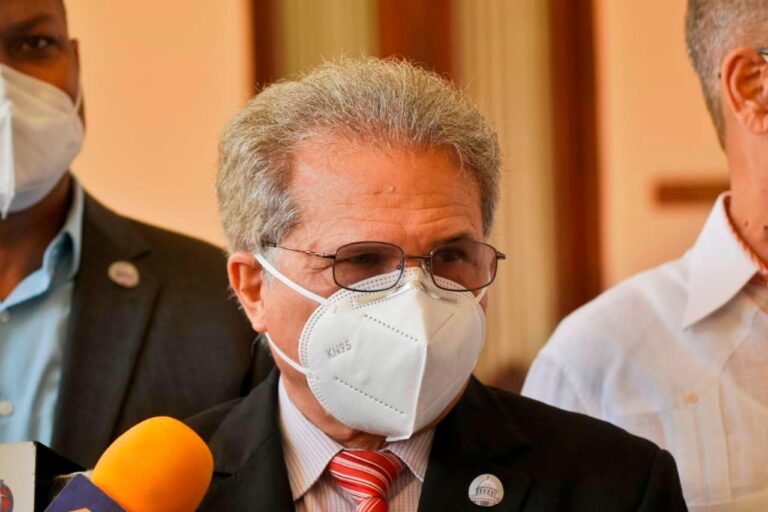 Rebrote de Covid-19 es consecuencia de bajar la guardia, dice Colegio Médico