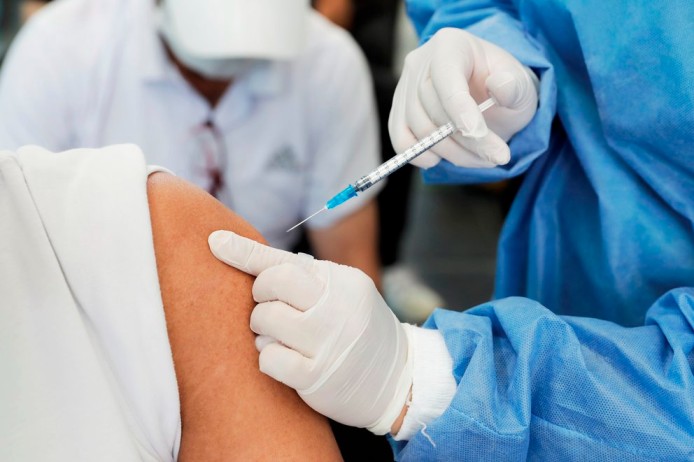 Las vacunas COVID previenen la muerte por la variante Delta en más del 90% de los casos