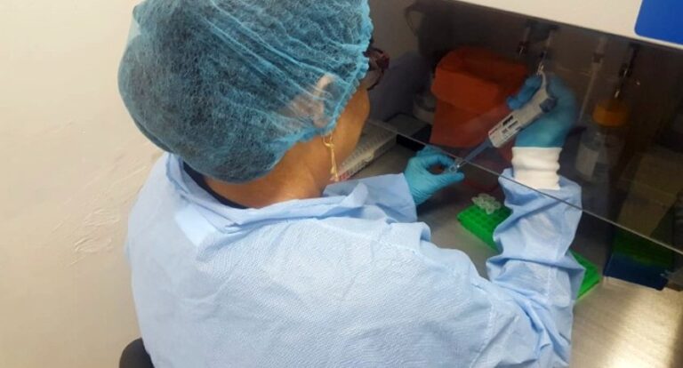 Notifican seis defunciones y 891 contagios por COVID-19