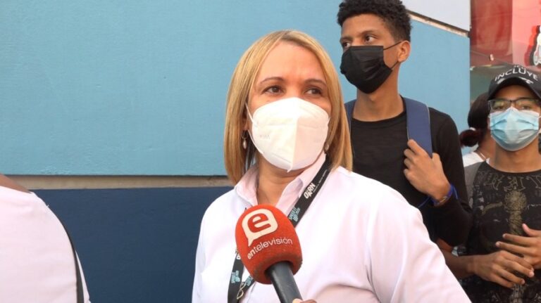 Posible vacunación entre menores genera opiniones encontradas