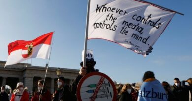 Crece la cuarta ola de coronavirus en Europa mientras miles de personas protestan contra las restricciones impuestas para prevenir los contagios