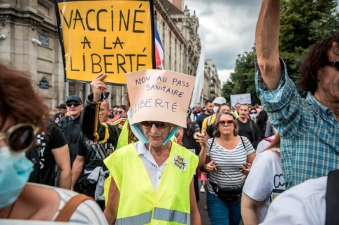 Populistas y ex comunistas se niegan a vacunar y agravan la cuarta ola de la pandemia que azota a Europa