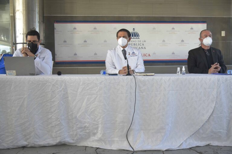 Ómicron y delta dominan índice de contagios de COVID-19 en RD