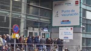 España enfrenta la posibilidad de aplicar nuevas restricciones antes de las fiestas a pesar de las altas tasas de vacunación