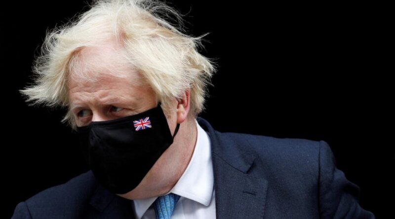 Boris Johnson anunció la primera muerte de un paciente con Ómicron