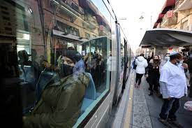 Israel reimpuso el uso obligatorio de mascarillas en espacios exteriores con más de 50 personas