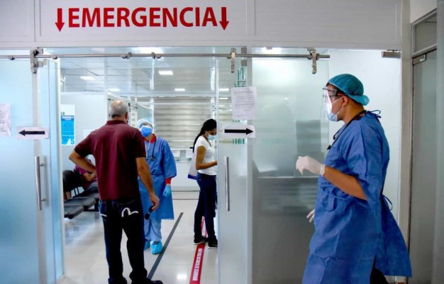 Cobro anticipado en emergencia es una situación “compleja”, dicen Sisalril, médicos y clinicas