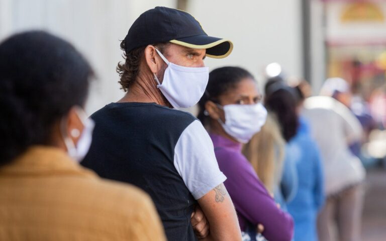 Mascarillas: La gente la sigue usando