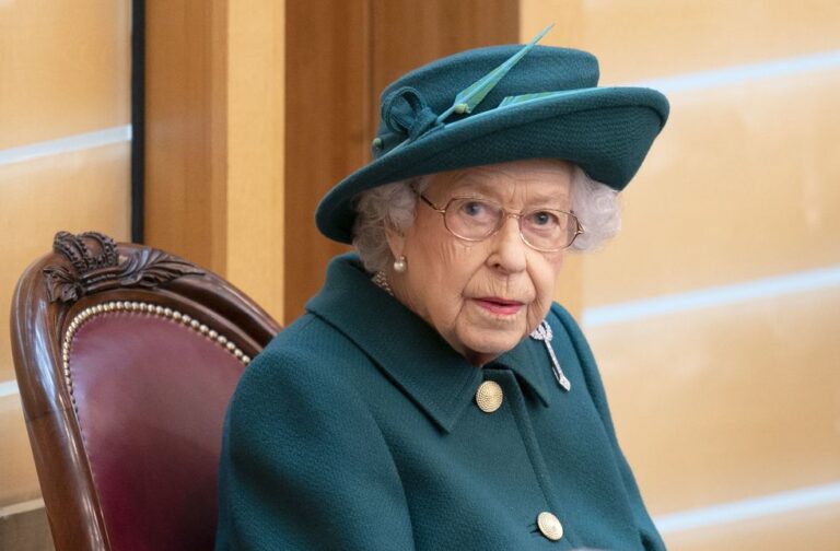 La reina Isabel cancela compromisos virtuales después del diagnóstico de COVID