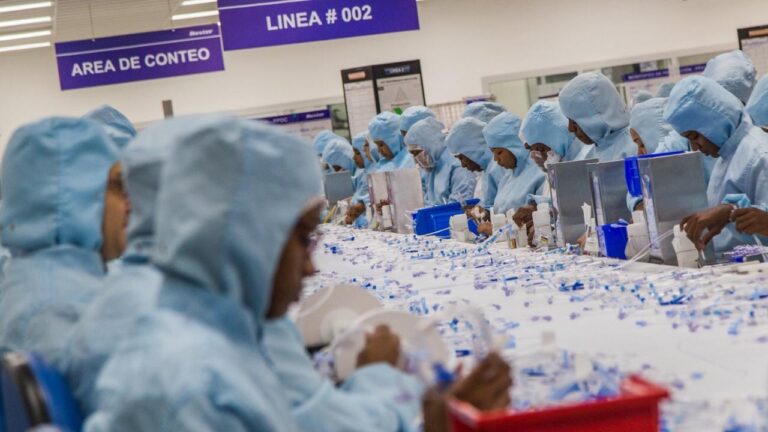 RD, la isla de los dispositivos médicos y farmacéuticos
