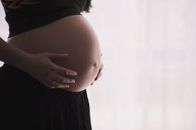 Averiguar el sexo de un bebé durante el embarazo podría suponer mejores oportunidades en la vida, según estudio