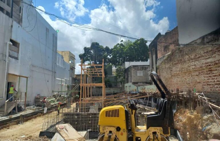 Reconstrucción del hospital Padre Billini avanza sin fecha de entrega