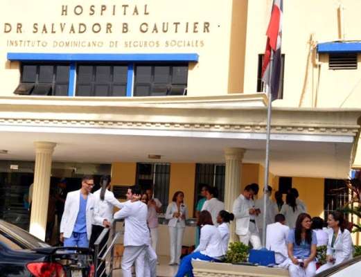 Médicos del hospital S. Gautier inician huelga; renuncia el director