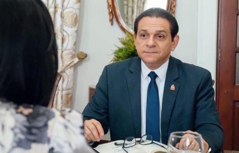 Primera dama y ministro de Salud Pública socializan sobre la salud mental