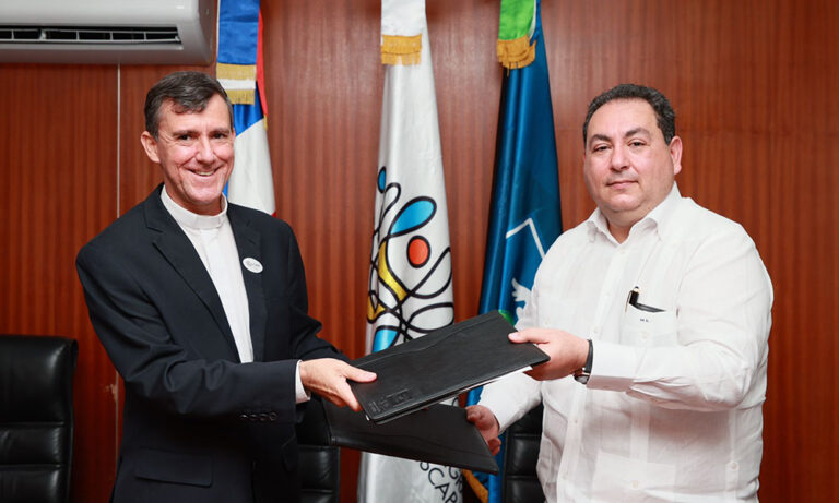 SNS y el CAID firman acuerdo en favor de los niños especiales