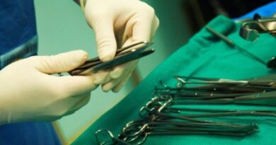 Cirujanos suspenderán servicios a las ARS