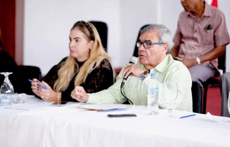 Médicos suman apoyo para marcha en contra de las ARS y AFP