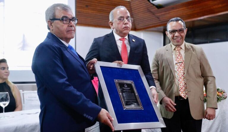 CMD exalta a tres exponentes de la salud con máximo galardón Maestro de la Medicina Dominicana