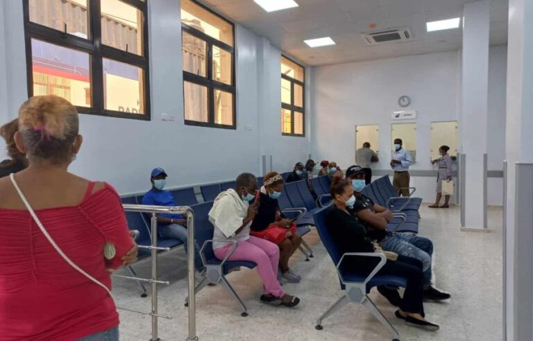 Emergencias y consultas en primer día del Padre Billini tras reinauguración
