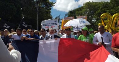 Marchan contra el modelo de AFP y ARS en Santiago